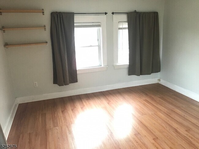 Foto del edificio - 156 Valley Rd