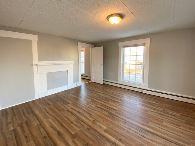 Dormitorio - 181 Main St