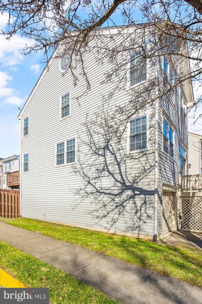 Building Photo - 207 McDaniel Dr
