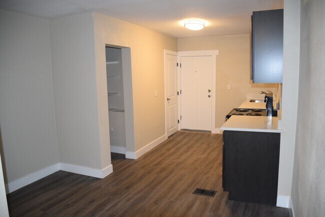 Building Photo - DOWNING3010