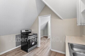 Building Photo - 803 E College St