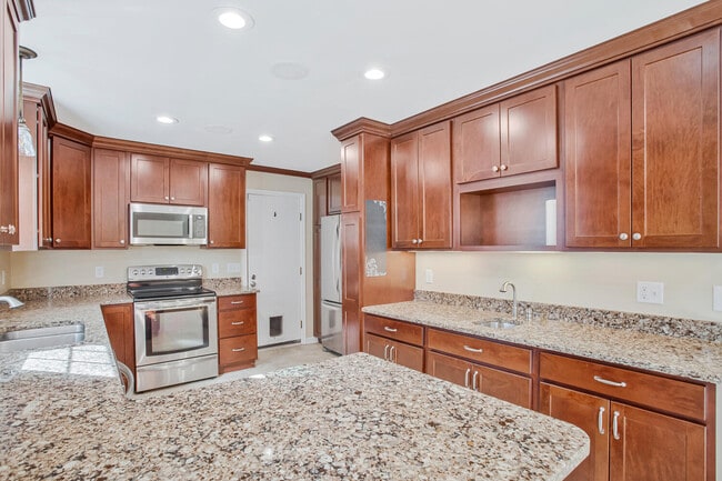 Foto del edificio - 1408 Damsel Ln