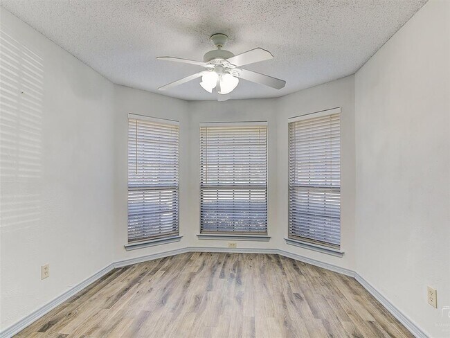 Building Photo - 2208 Greenpark Dr