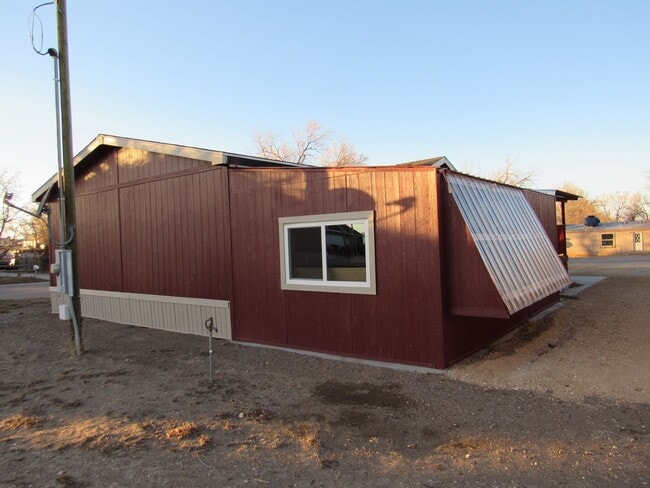 Building Photo - Amazing Doublewide 4 bed 2 bath.