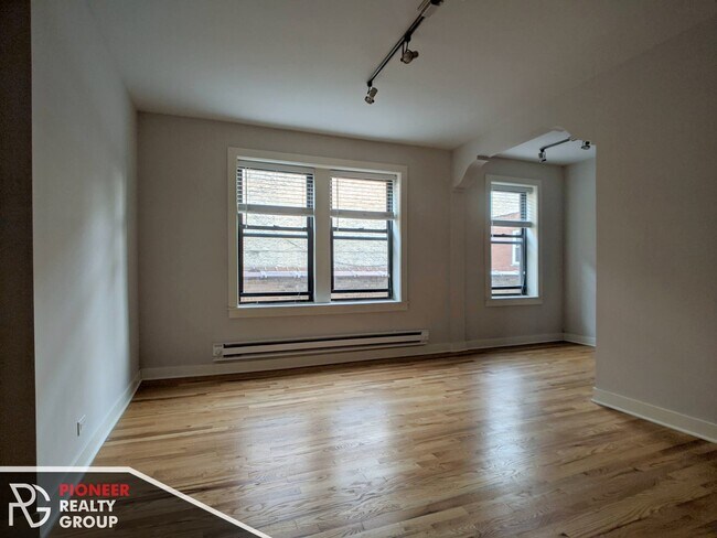 Foto del edificio - 2424 N Kedzie Blvd