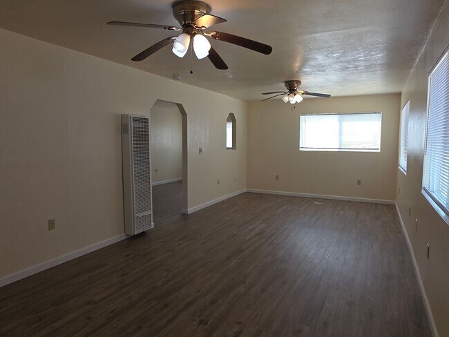 Foto del edificio - 6635 Happy Valley Rd