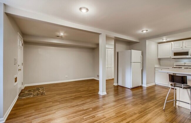 Building Photo - 722 S Oakley Blvd