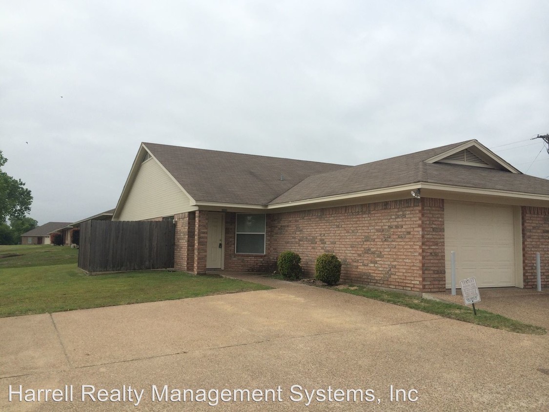 Primary Photo - 1631 Breezy Dr