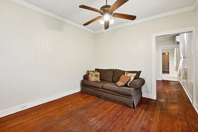 Sala de estar - 4320 Annunciation St