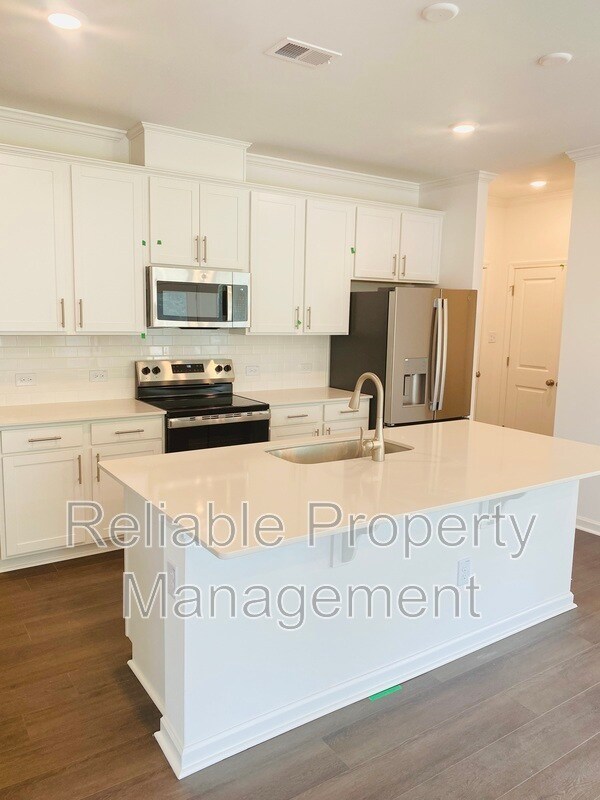 Foto del edificio - 651 Roy Adams Rd