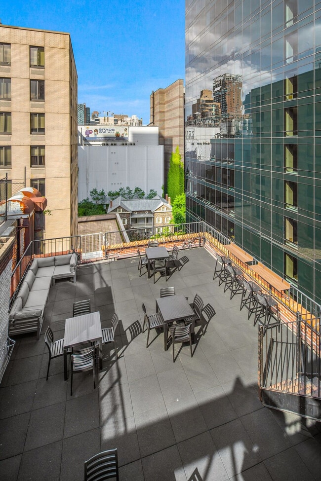 Building Photo - 401 E 59th St