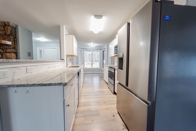 Building Photo - Beautiful Newly Remodeled Home on the Desoto Golf Course! A large landscaped lot with beautiful v...