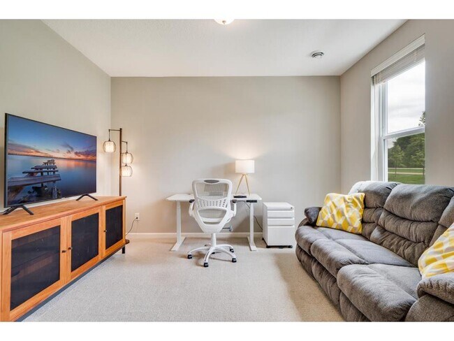 Building Photo - 585 Satori Way