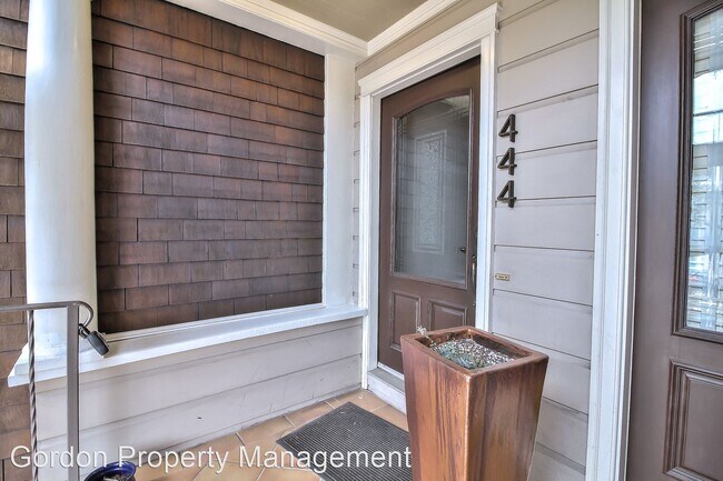 Foto del edificio - 2 br, 1.5 bath House - 444 Laurel Street