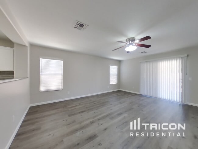 Foto del edificio - 4558 E Silverbell Rd