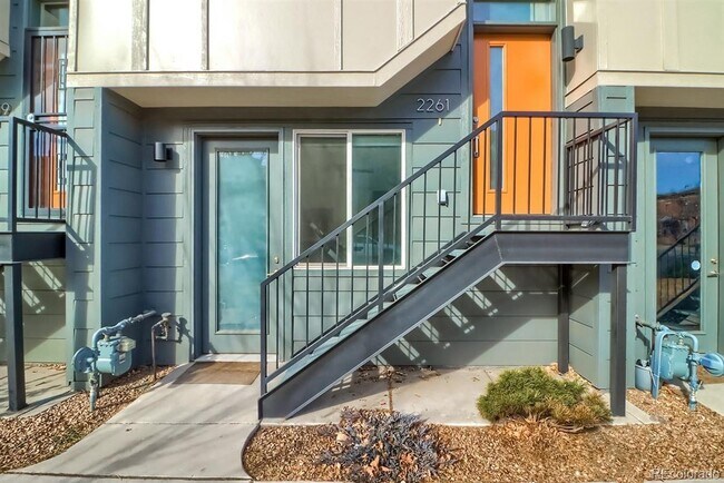 Front door - 2261 Glenarm Plz