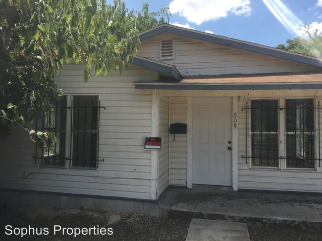 Building Photo - 2 br, 1 bath House - 609 S. Hackberry