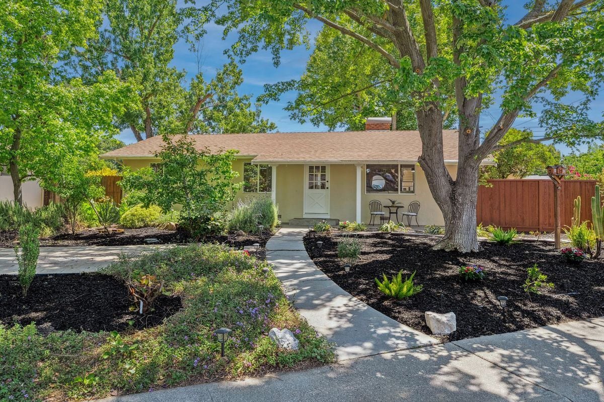 Primary Photo - 701 Duke Cir