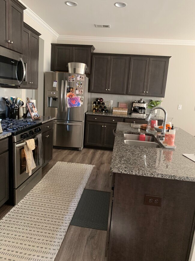 Foto del edificio - 8719 Harris Lake Ln