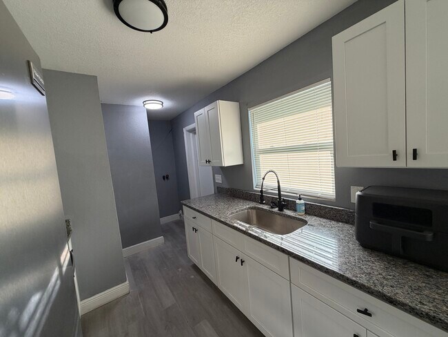 Foto del edificio - 830 Wooden Blvd