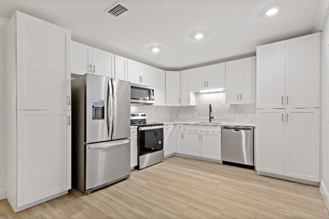 Photo - 3215 W Swann Ave Apartment