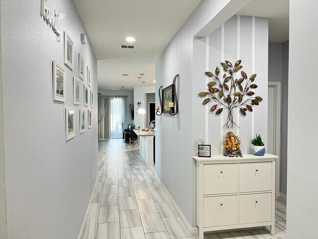Building Photo - 603 Bottlebrush Loop