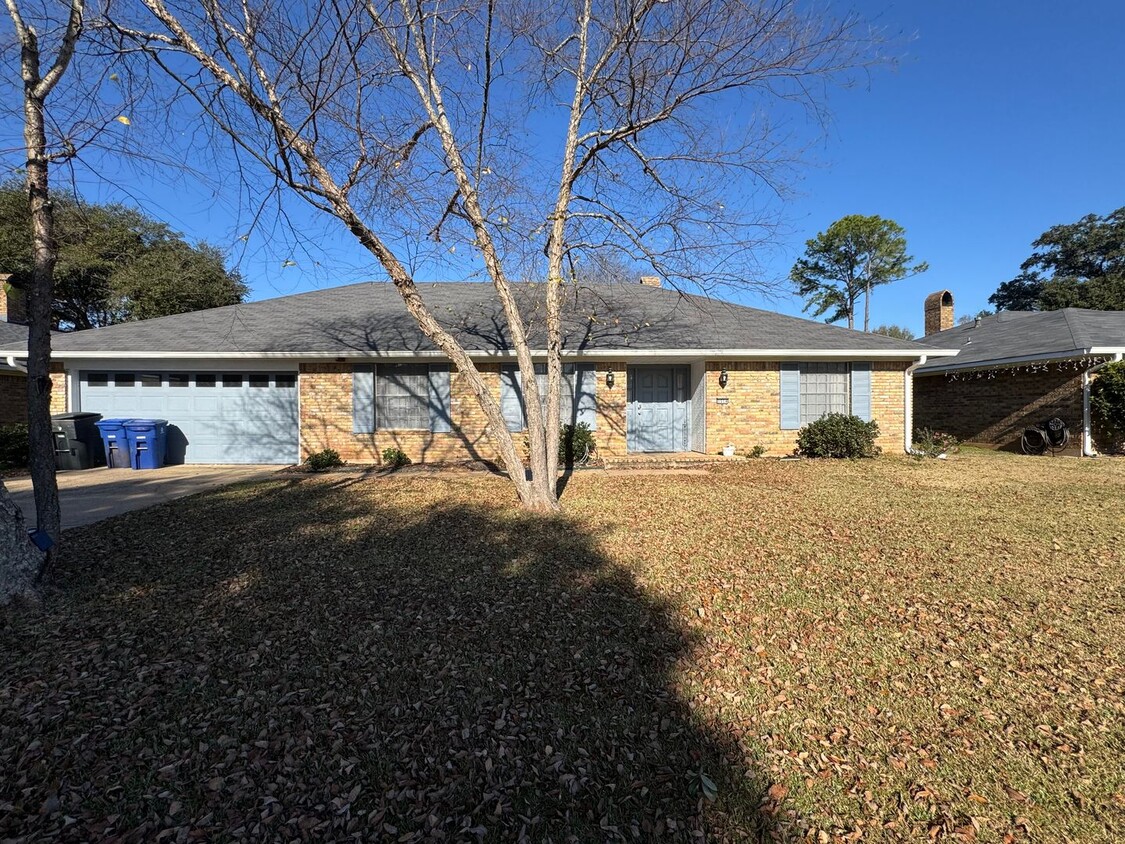 Primary Photo - Gorgeous 3 Bedroom Home in University Terrace