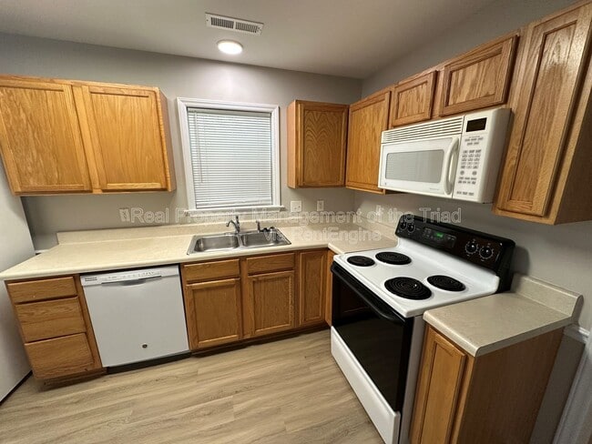 Building Photo - 225 Braeburn Dr