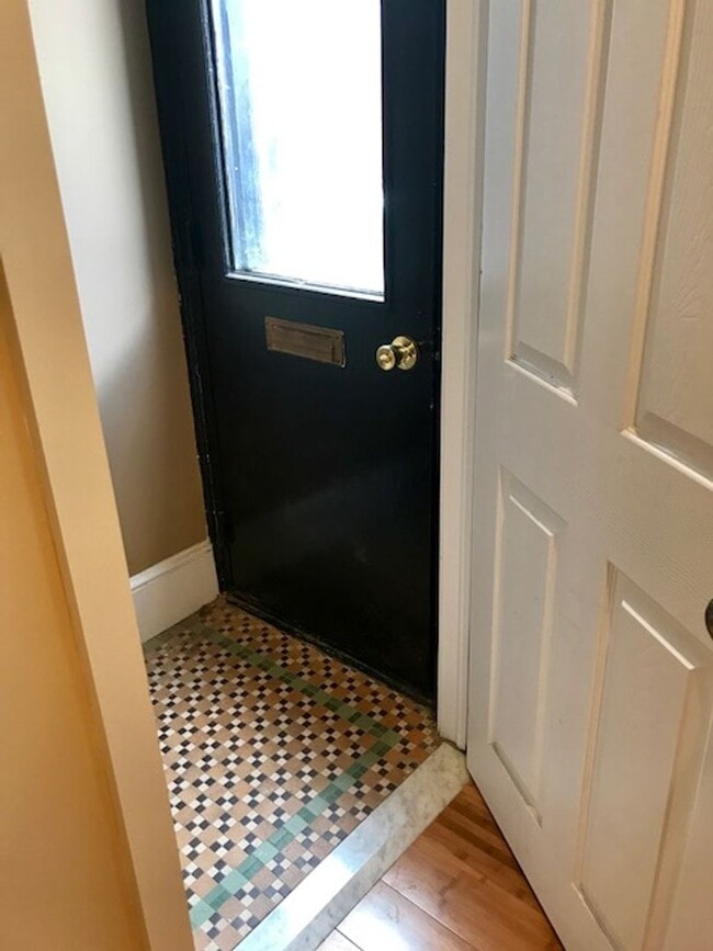 Photo - 1527 W Porter St Apartment