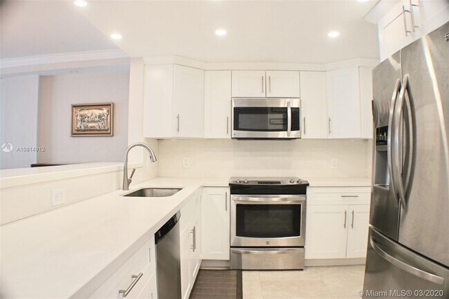 Building Photo - 3800 S Ocean Dr