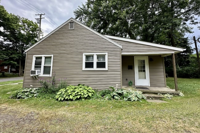 Building Photo - 71 Rowland Ave