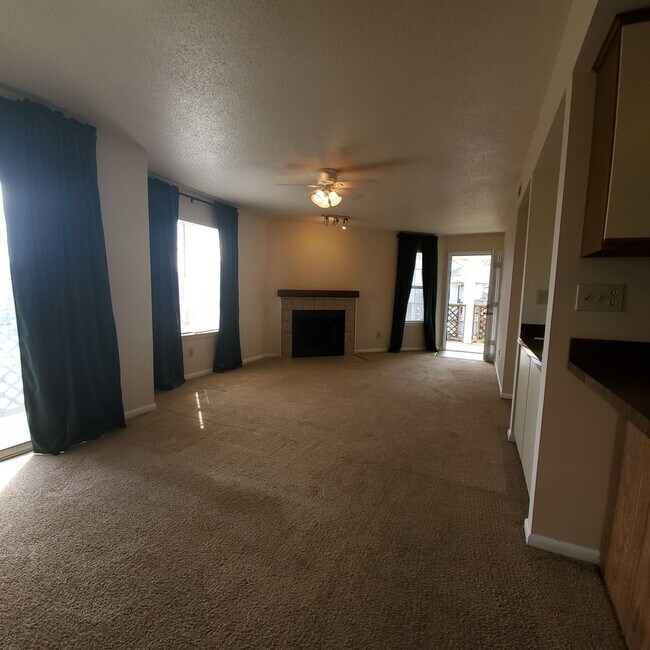 Building Photo - 2 Bedroom, 2 Bath Condo in Virginia Beach