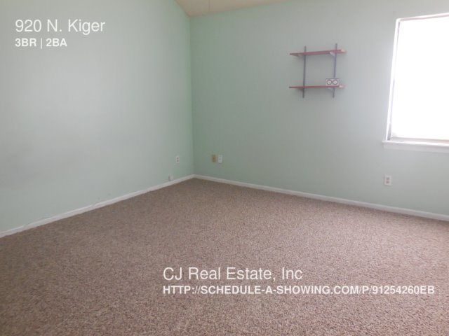 Building Photo - 920 N Kiger Rd
