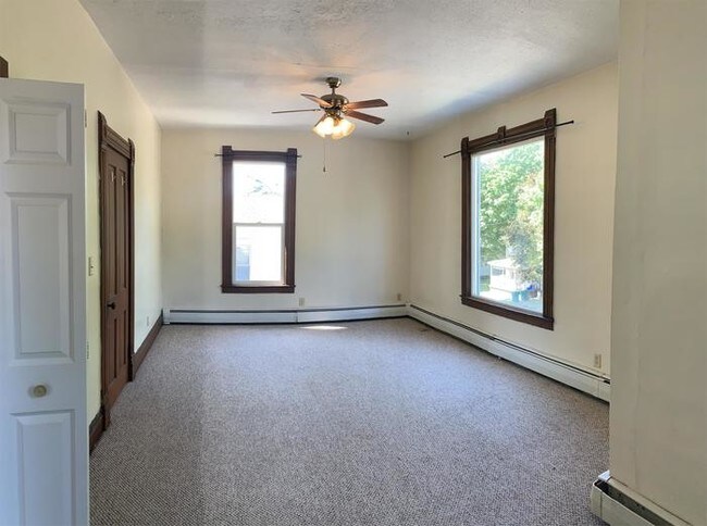 Foto del edificio - Apartment in Washington; Utilities Included