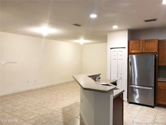 Foto del edificio - 10841 NW 76th Ln