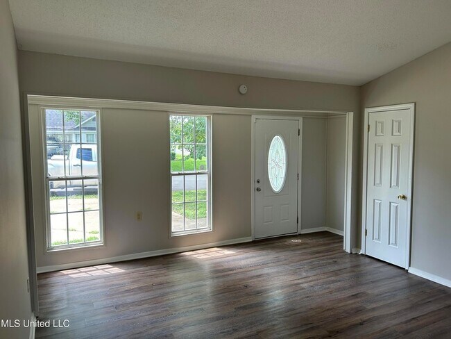 Foto del edificio - 3434 Laurelwood Dr