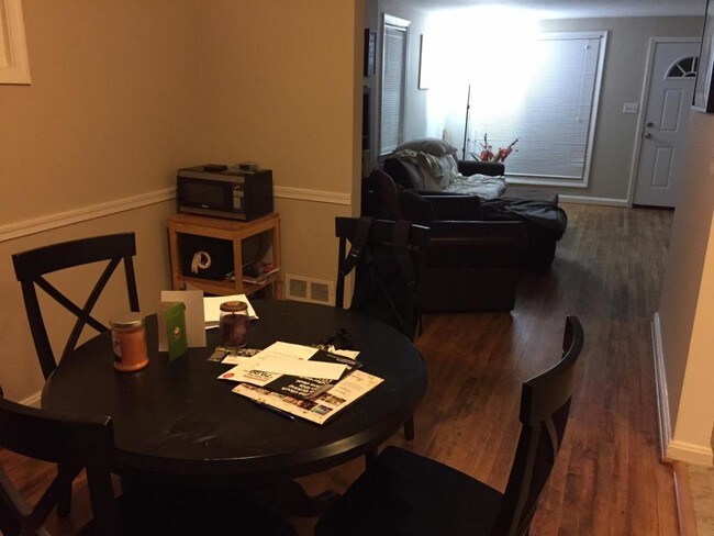 Foto del edificio - 7815 Saint Fabian Ln