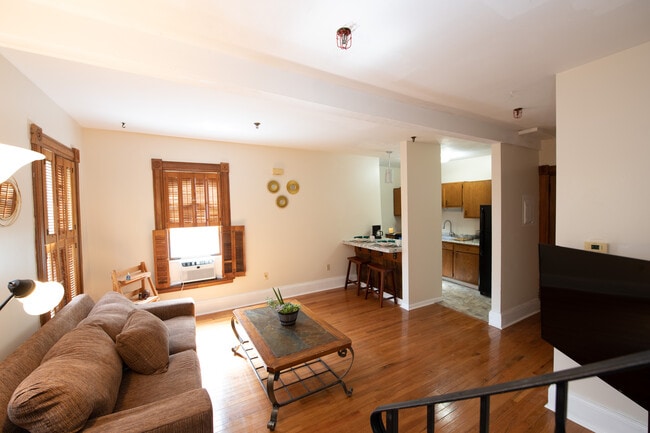 Building Photo - 129 Green St