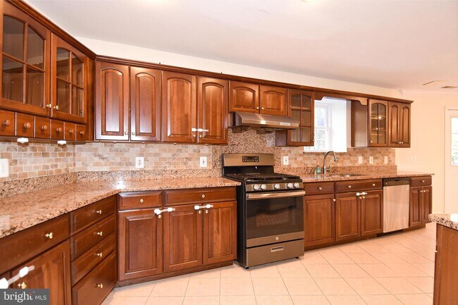 Building Photo - 5205 Brookeway Dr