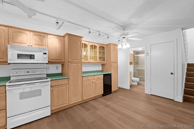 Building Photo - 1611 16th Terrace