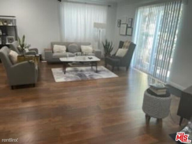 Building Photo - 3 br, 2 bath Condo - 362 Salem St Unit 101