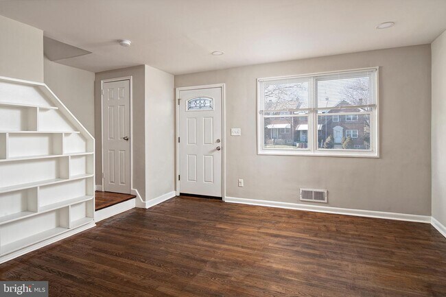 Building Photo - 919 St Agnes Ln