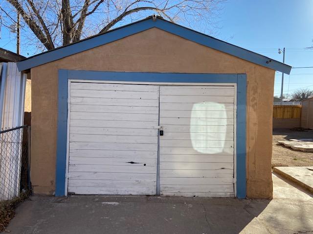 Building Photo - 1011 W Castillo Ave