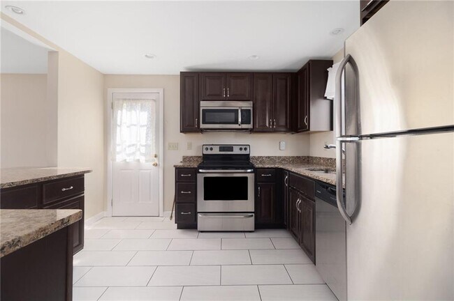 Foto del edificio - 9 Chestnut Hill Rd