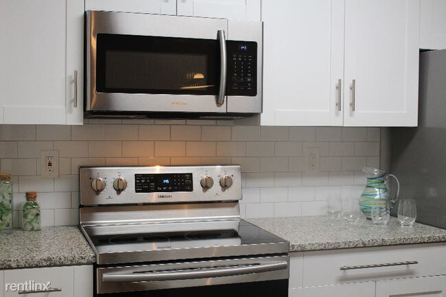 Foto del edificio - 2 br, 2.5 bath Townhome - 75 Hollis Wood