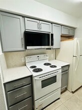 Building Photo - 10211 Sugar Branch Dr