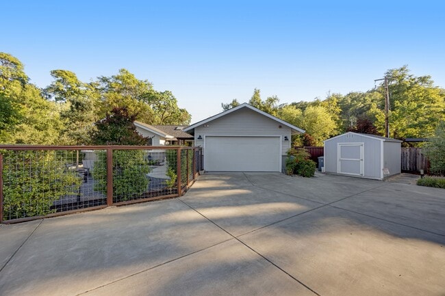 Building Photo - 88 Calistoga Rd