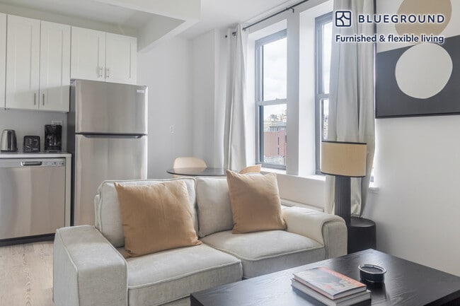 Building Photo - 45 W 81st St