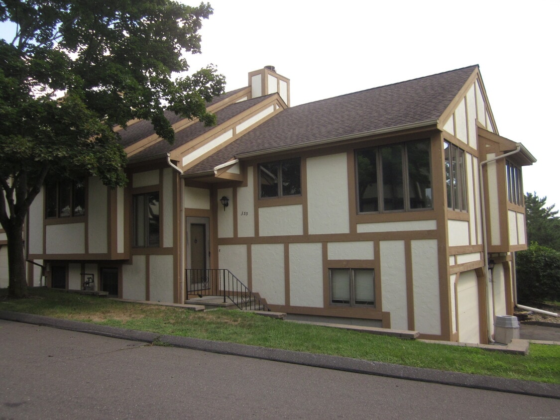 Primary Photo - 690 Forest Rd
