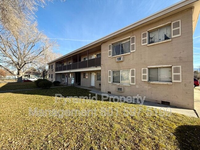 Building Photo - 805 S Cheyenne St